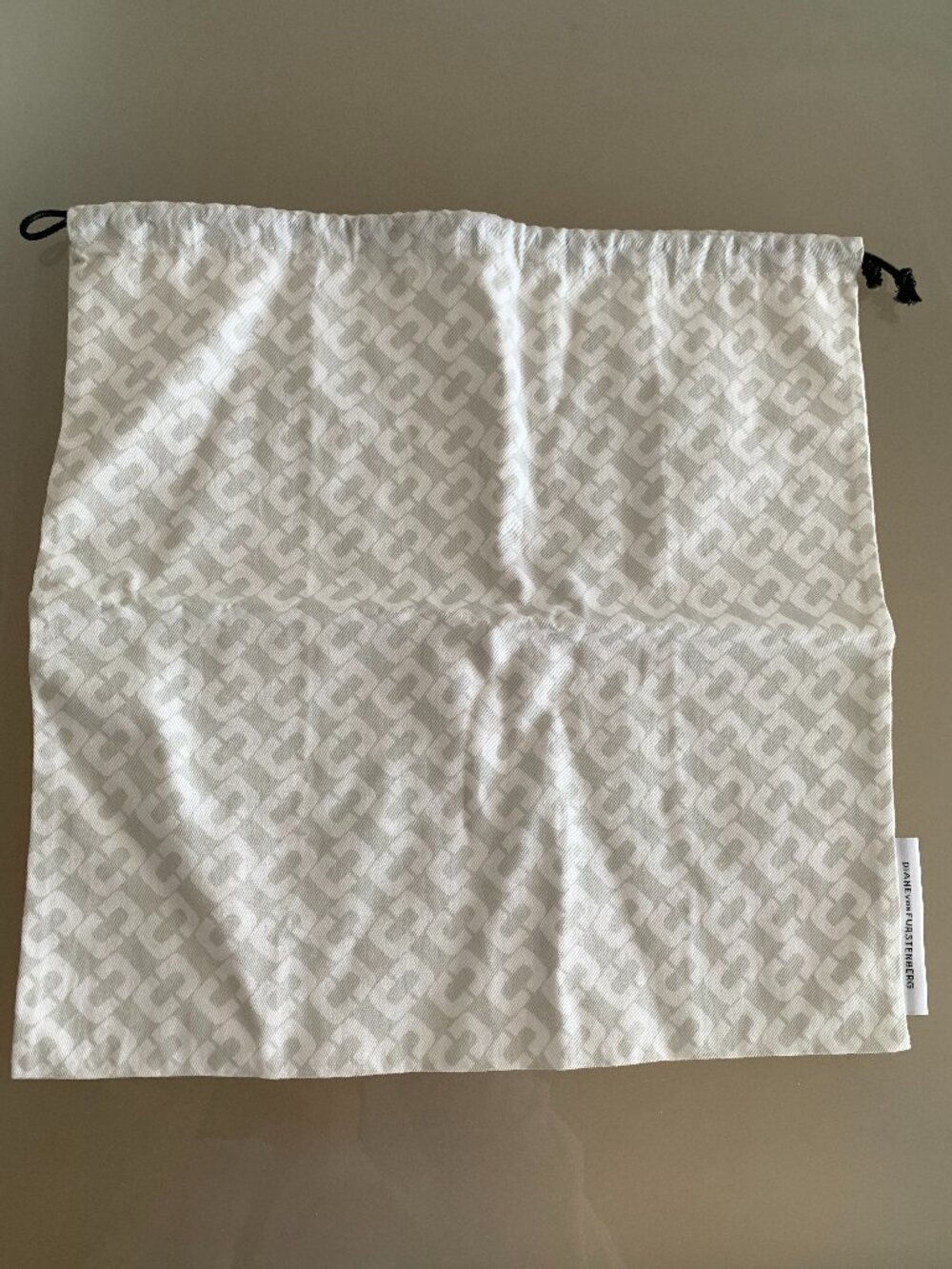 BNWT Diane von Furstenberg DUSTBAG White Grey Medium Size
